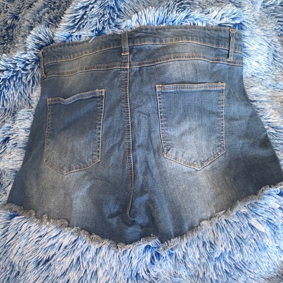 Forever 21 short - Picture 3 of 3